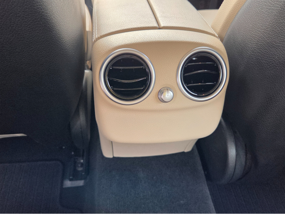 2019 Mercedes-Benz C Class - image 10