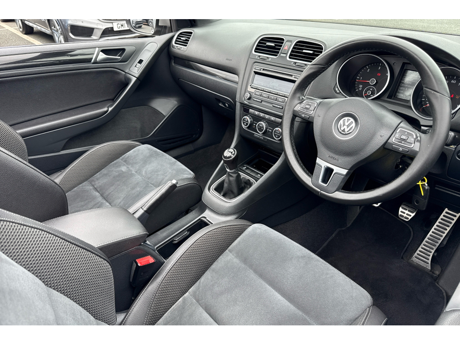 2014 Volkswagen Golf - image 3