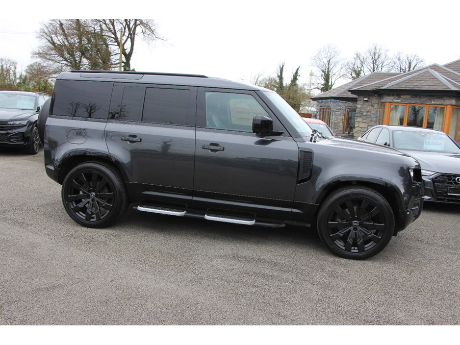 2022 Land Rover Defender - image 35