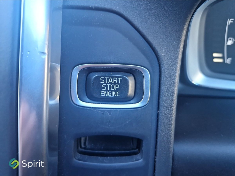 2017 Volvo XC60 D4 (190hp) FWD R-Design, Auto, Alcantara/Leather Sport Seats, Rear Parking Sensors, City Safe Braking, Cruise Control, Bluetooth Connectivity, Sat. Nav, Keyless Start €25,950