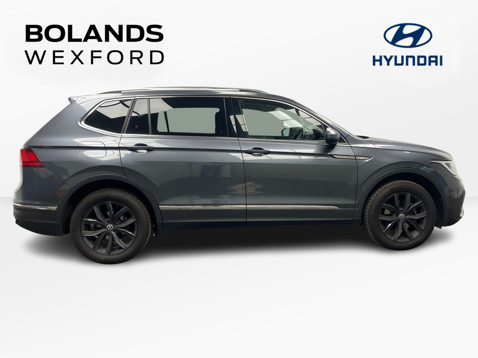 2024 Volkswagen Tiguan - image 4