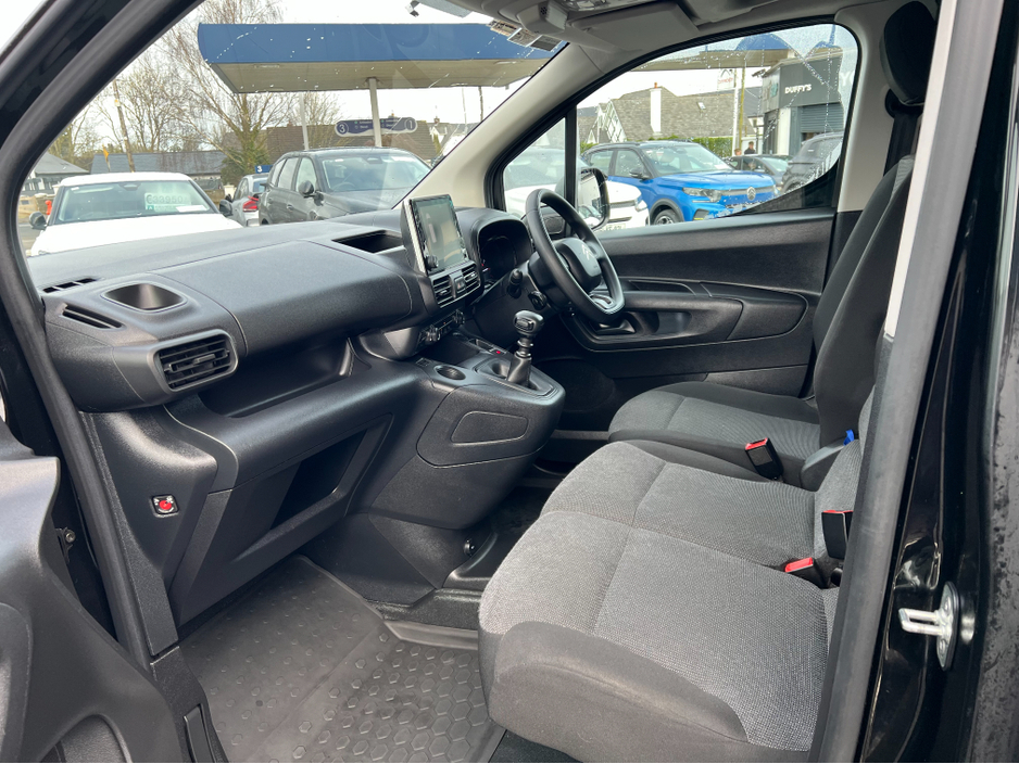 2023 Citroen Berlingo - image 10