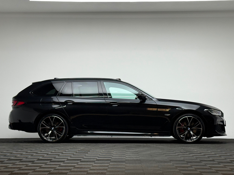 2023 BMW 5 Series - image 8