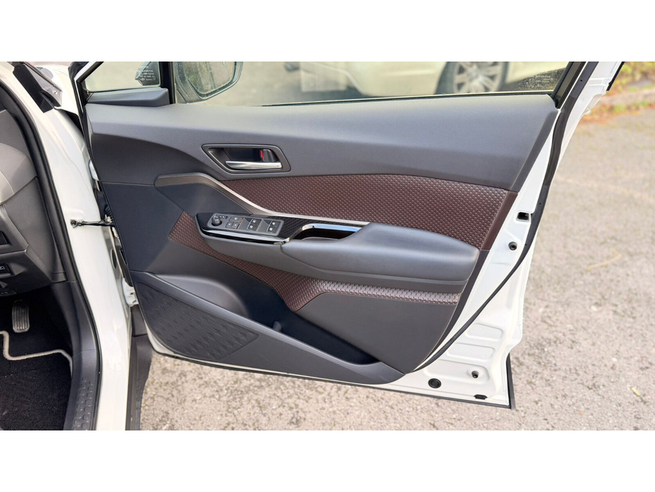 2018 Toyota C-HR 1.8 HYBRID SPORT €21,499