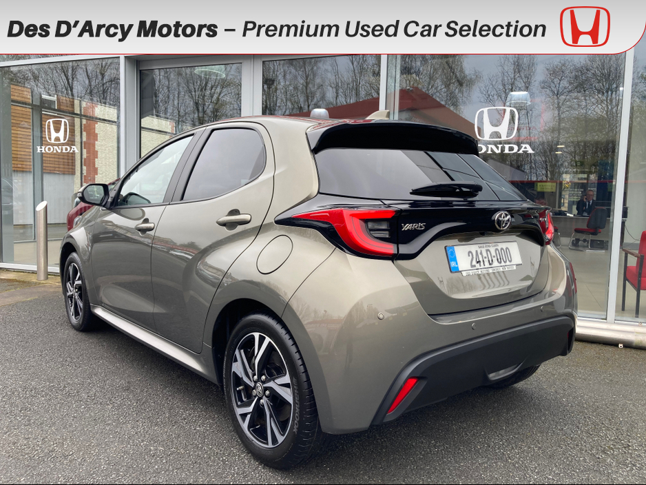 2024 Toyota Yaris - image 2