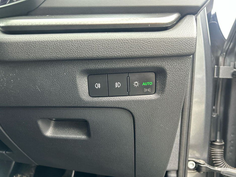 2022 Skoda Octavia - image 16