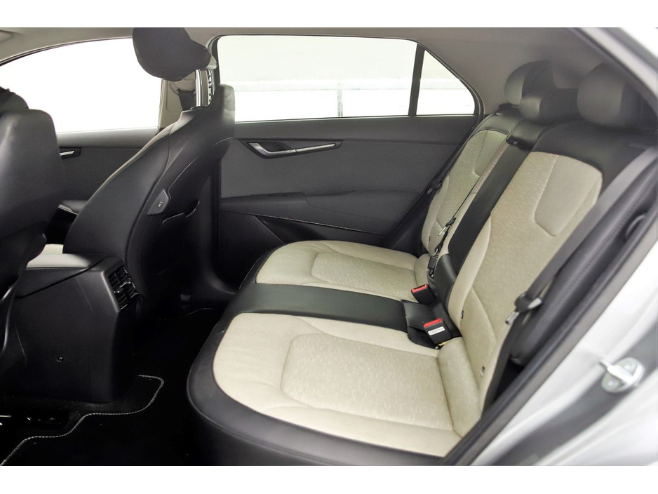 2023 Kia Niro - image 16