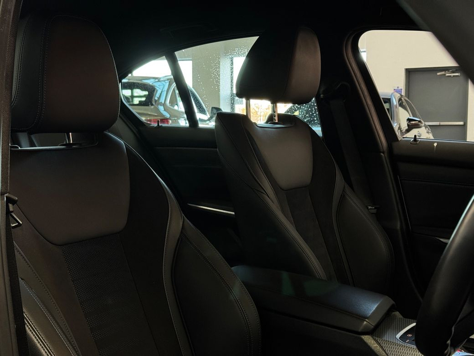 2023 BMW 3 Series - image 18