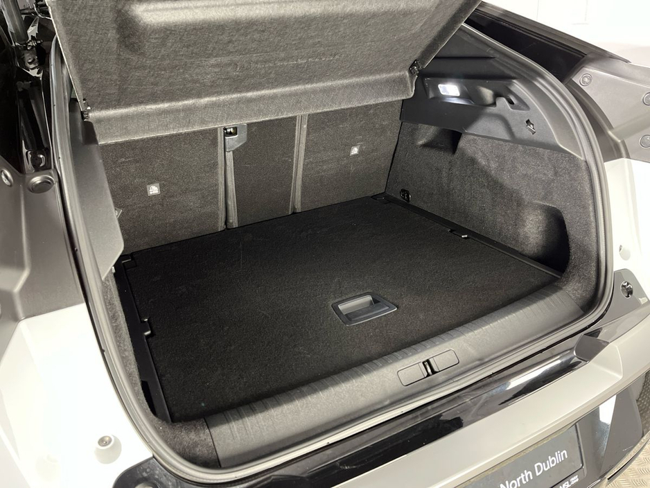 2025 Peugeot 3008 GT EV 73kWh 210BHP - Reversing Camera - Ambient Lighting - Sat Nav - Climate Control - Heated Seats/Steering Wheel - Keyless Start - Apple CarPlay/Android Auto €35,450