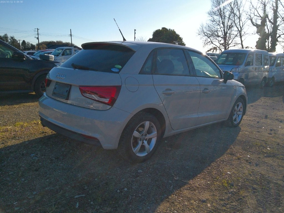 2017 Audi A1 - image 4