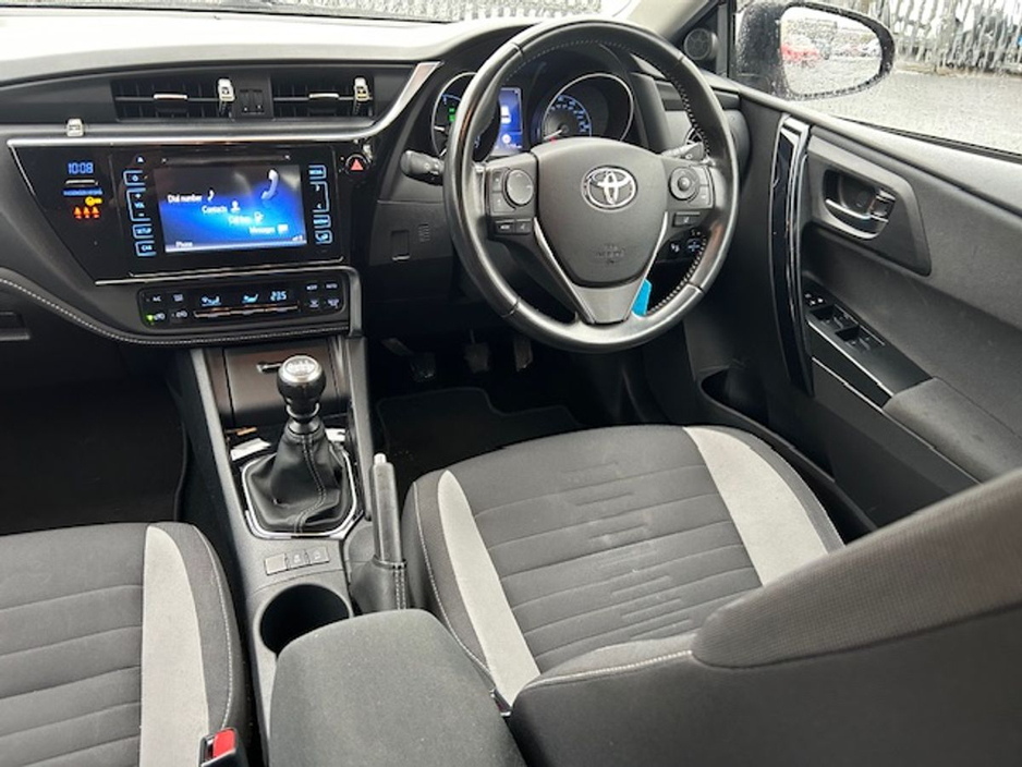 2017 Toyota Auris 1.6 D4D ICON TSS 5DR €13,995