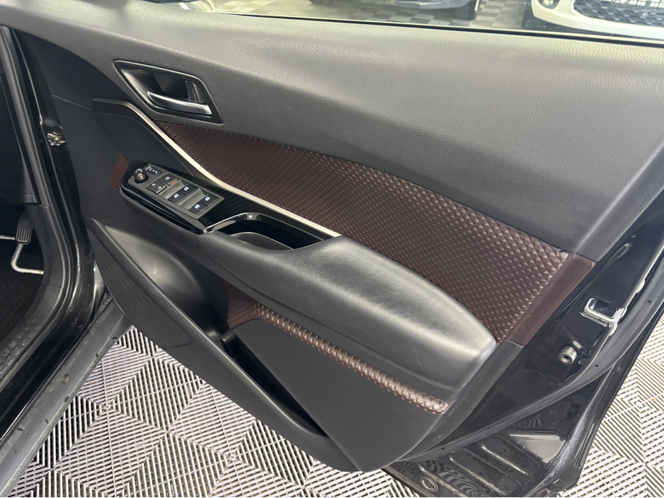 2018 Toyota C-HR - image 6
