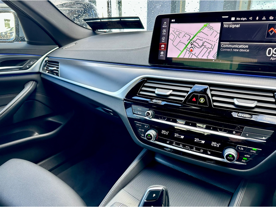 2023 BMW 5 Series - image 21