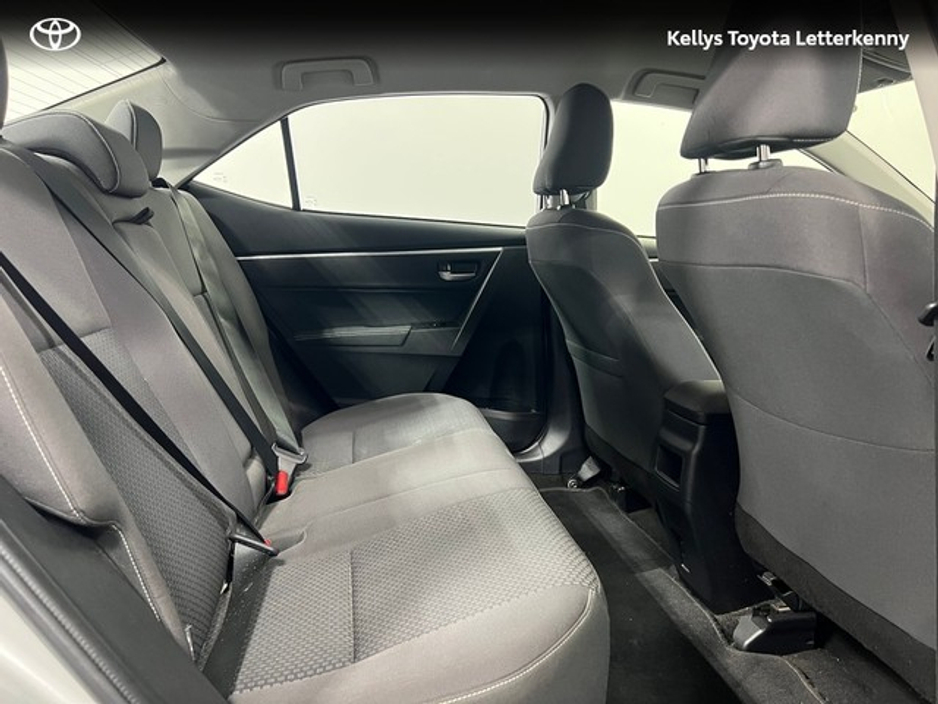 2017 Toyota Corolla - image 10