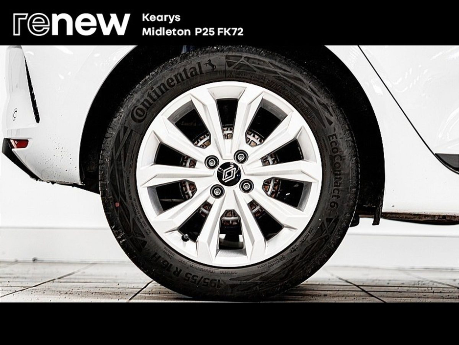 2025 Renault Clio - image 9