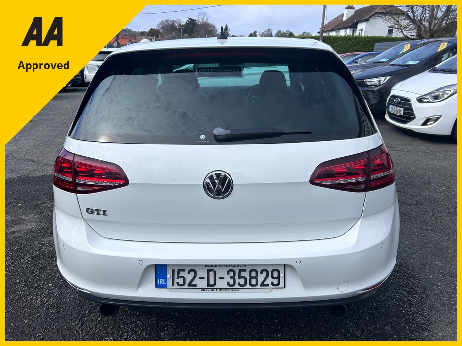 2015 Volkswagen Golf - image 24