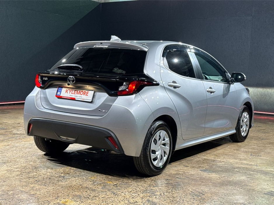 2024 Toyota Yaris - image 3