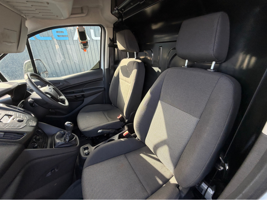 2018 Ford Transit Connect - image 36
