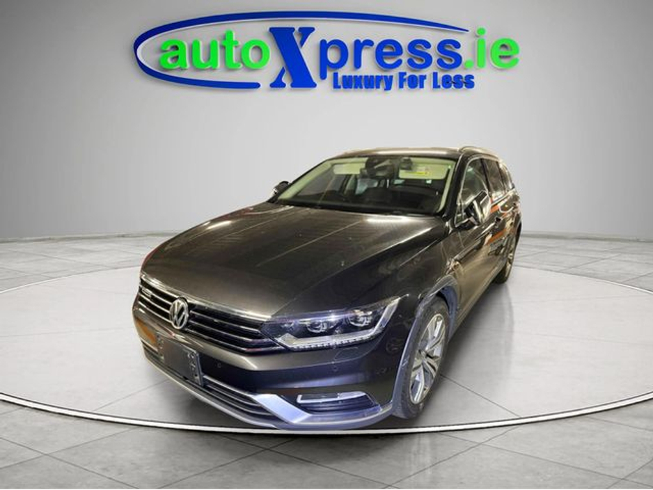 2020 Volkswagen Passat - image 3