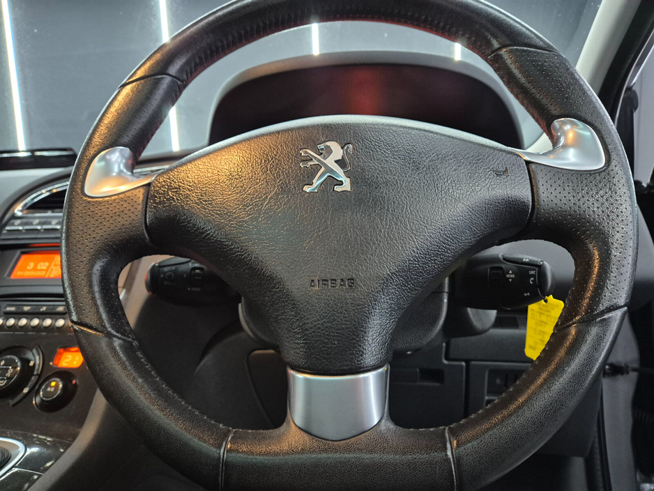 2016 Peugeot 5008 - image 8