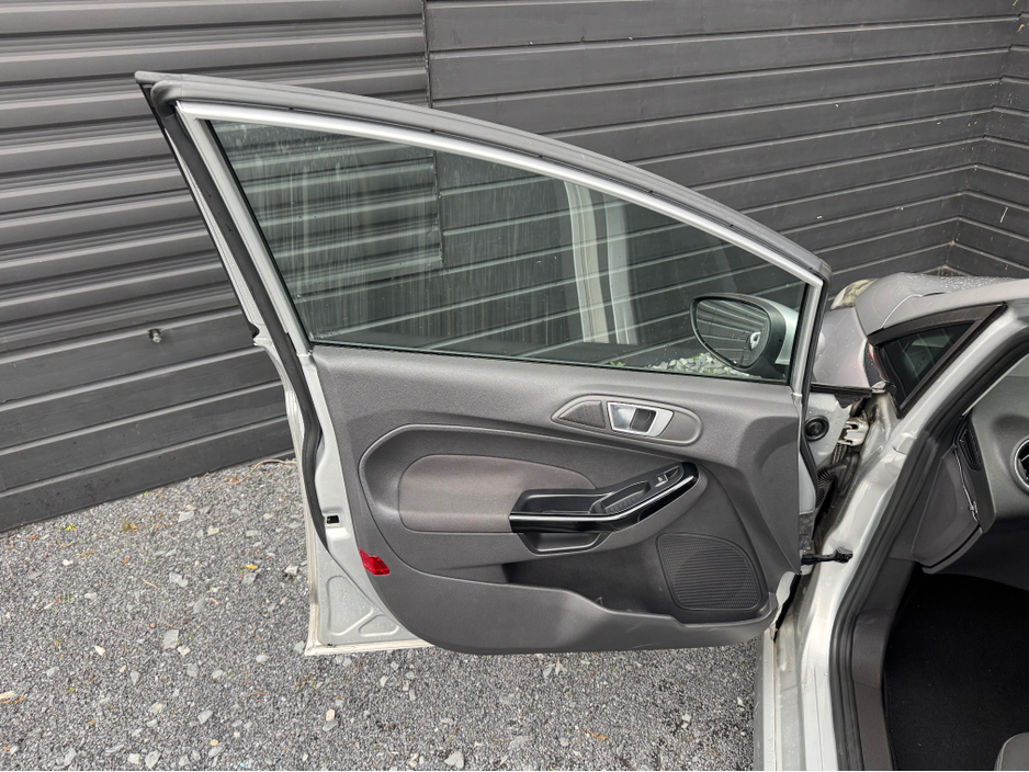 2014 Ford Fiesta - image 18