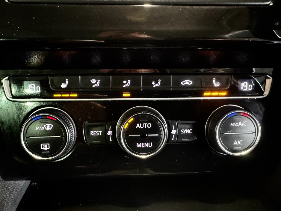 2017 Volkswagen Passat - image 17