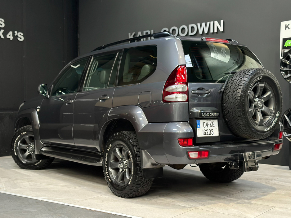 2004 Toyota Landcruiser - image 7