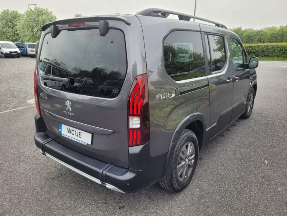 2023 Peugeot Rifter - image 8