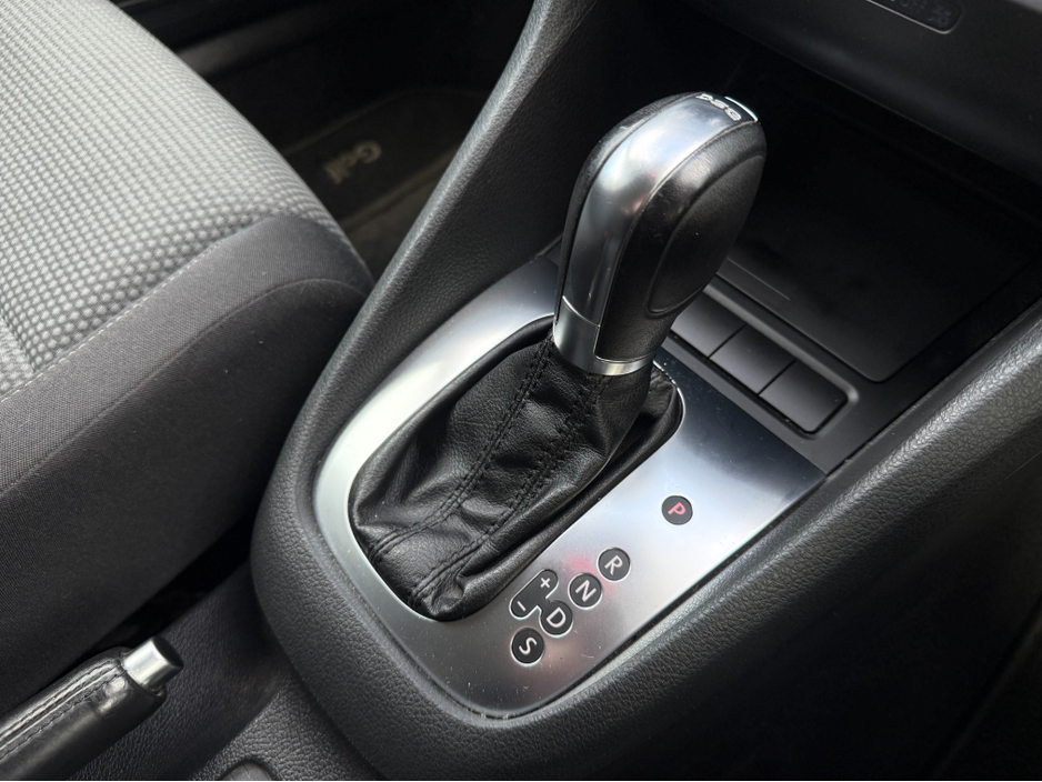 2012 Volkswagen Golf - image 15