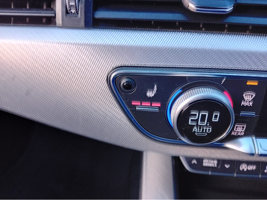 2017 Audi A4 - image 25