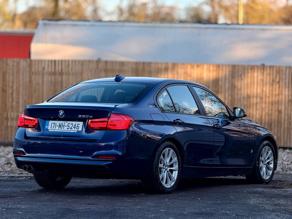2017 BMW 3 Series - image 12
