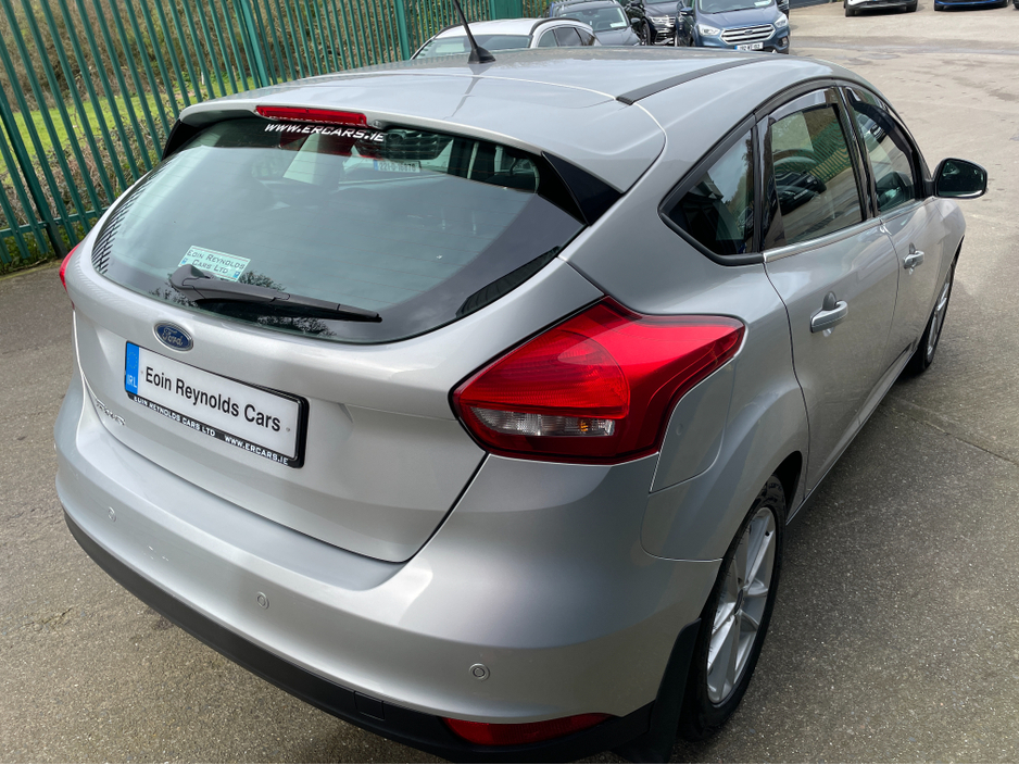 2017 Ford Focus - image 5