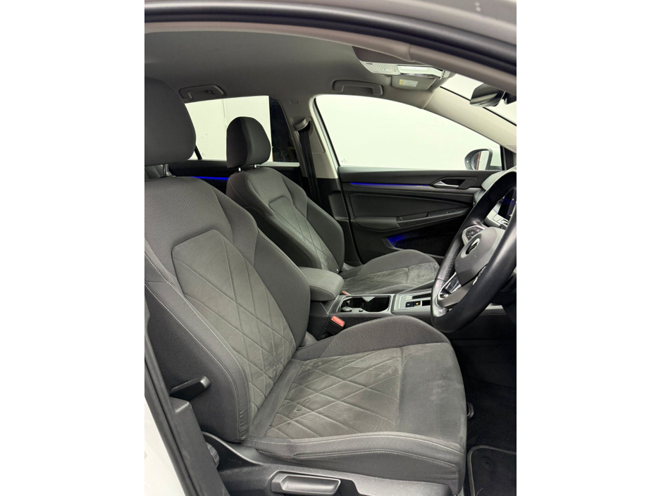 2020 Volkswagen Golf - image 8