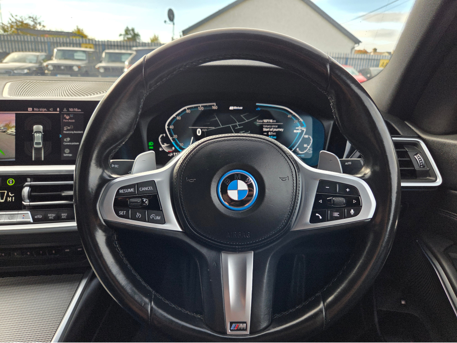 2021 BMW 3 Series - image 14