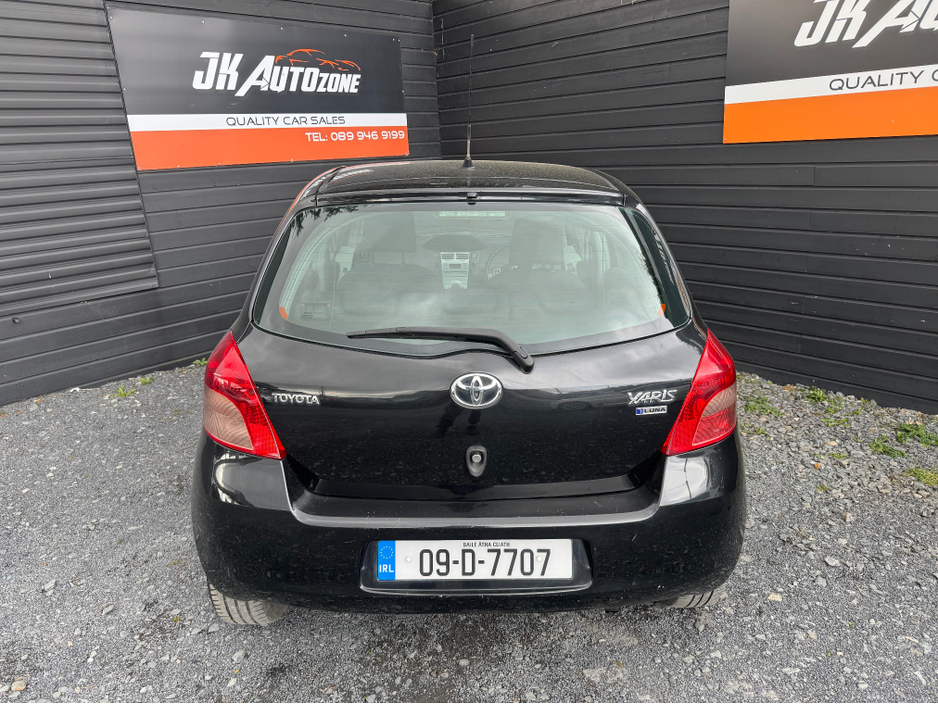 2009 Toyota Yaris - image 5