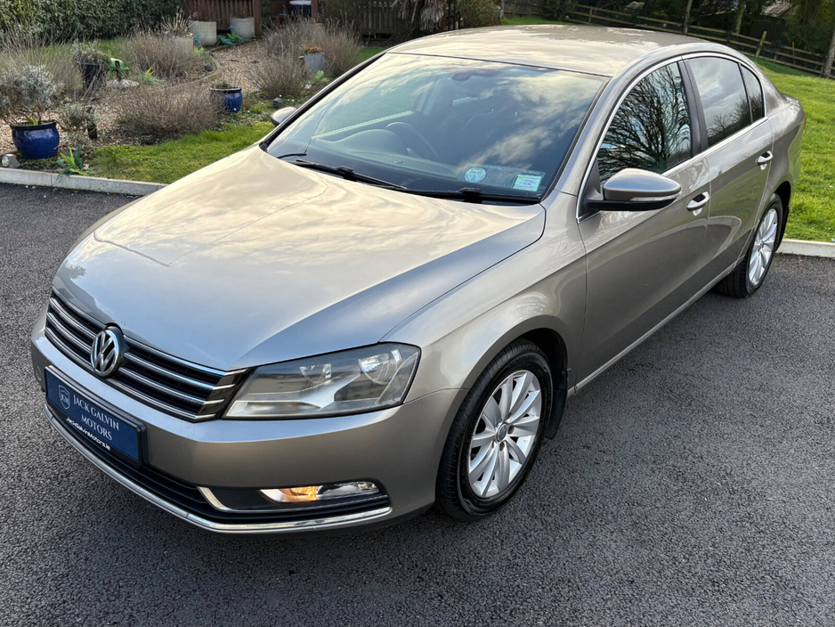 2012 Volkswagen Passat - image 19