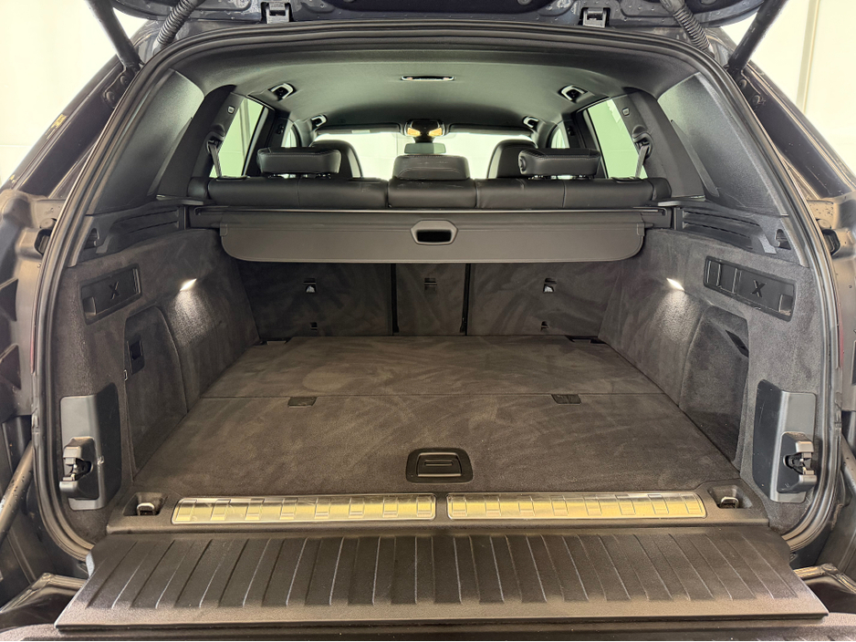 2022 BMW X5 - image 12