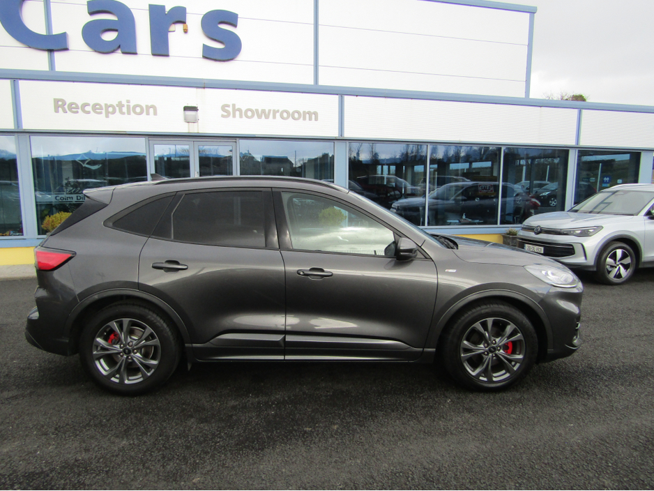 2021 Ford Kuga - image 3