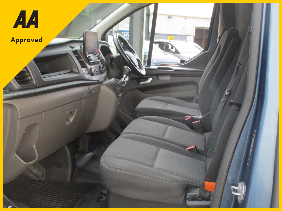 2020 Ford Transit Custom - image 4