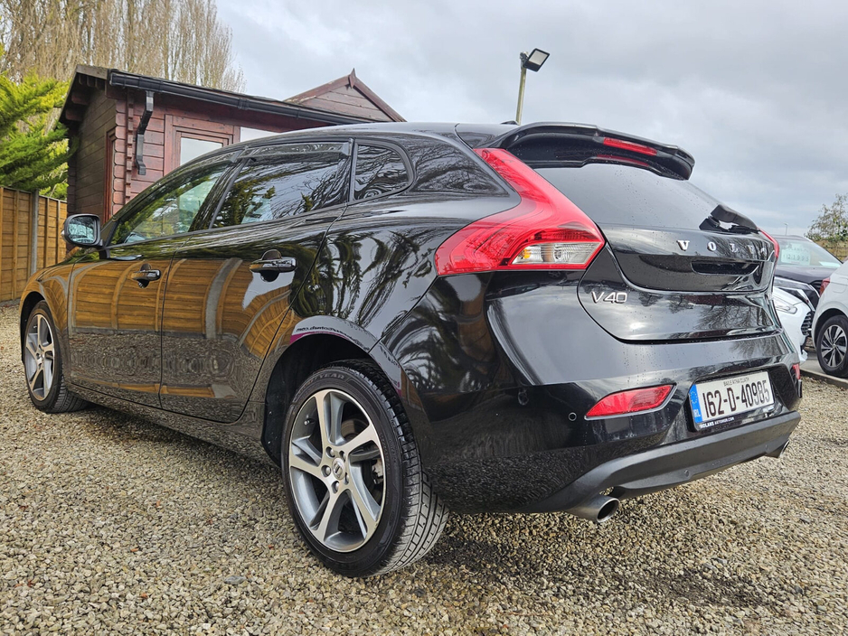 2016 Volvo V40 - image 17