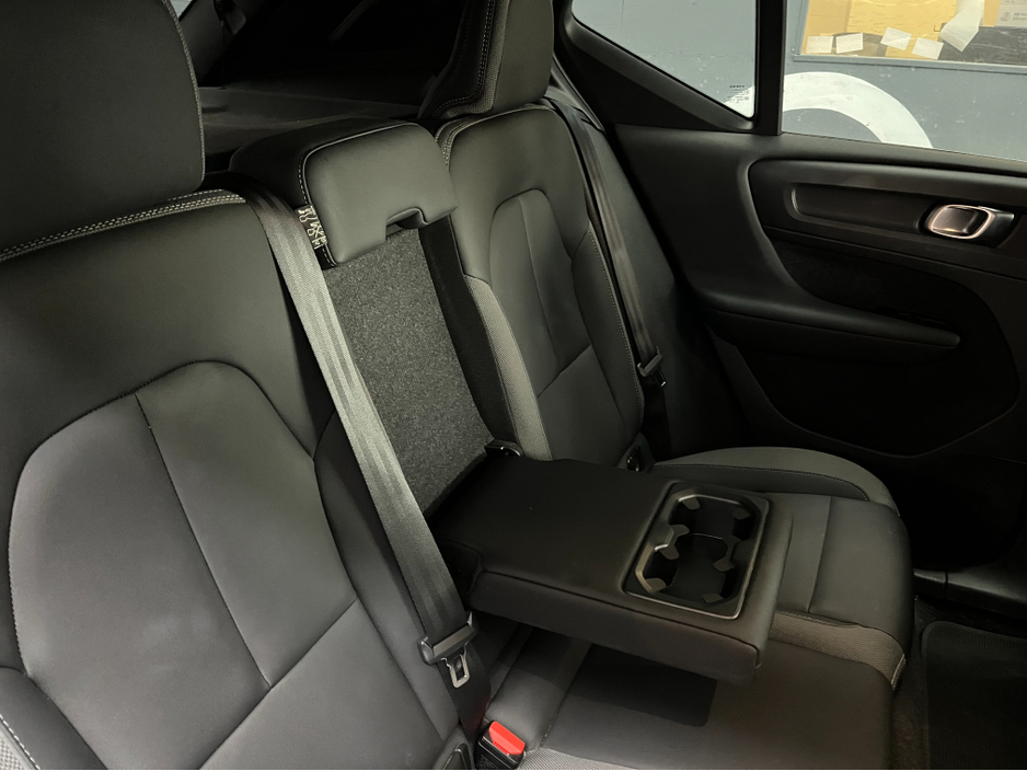 2022 Volvo XC40 - image 16