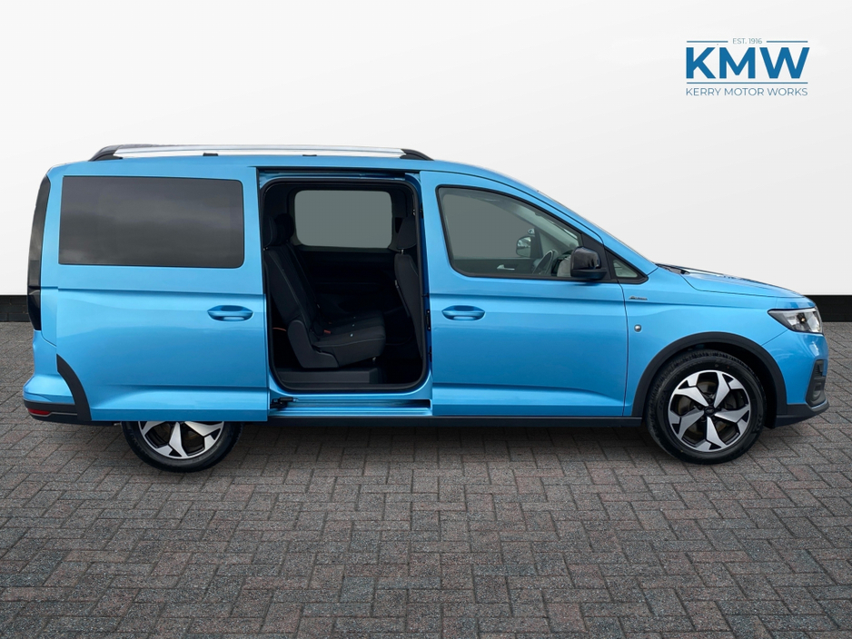 2022 Ford Tourneo Connect - image 4