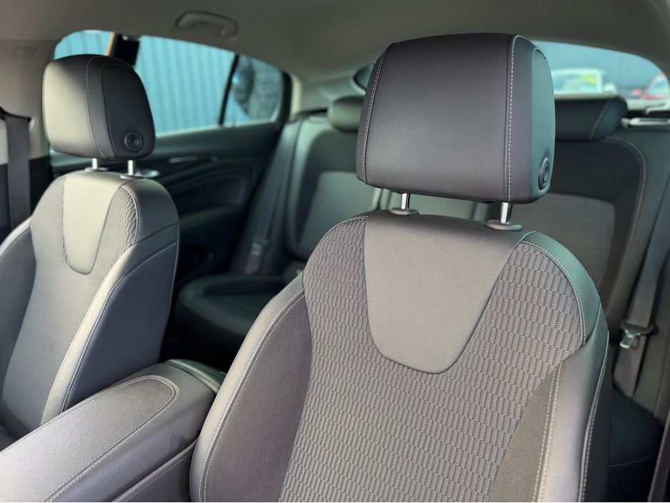 2018 Opel Insignia - image 41