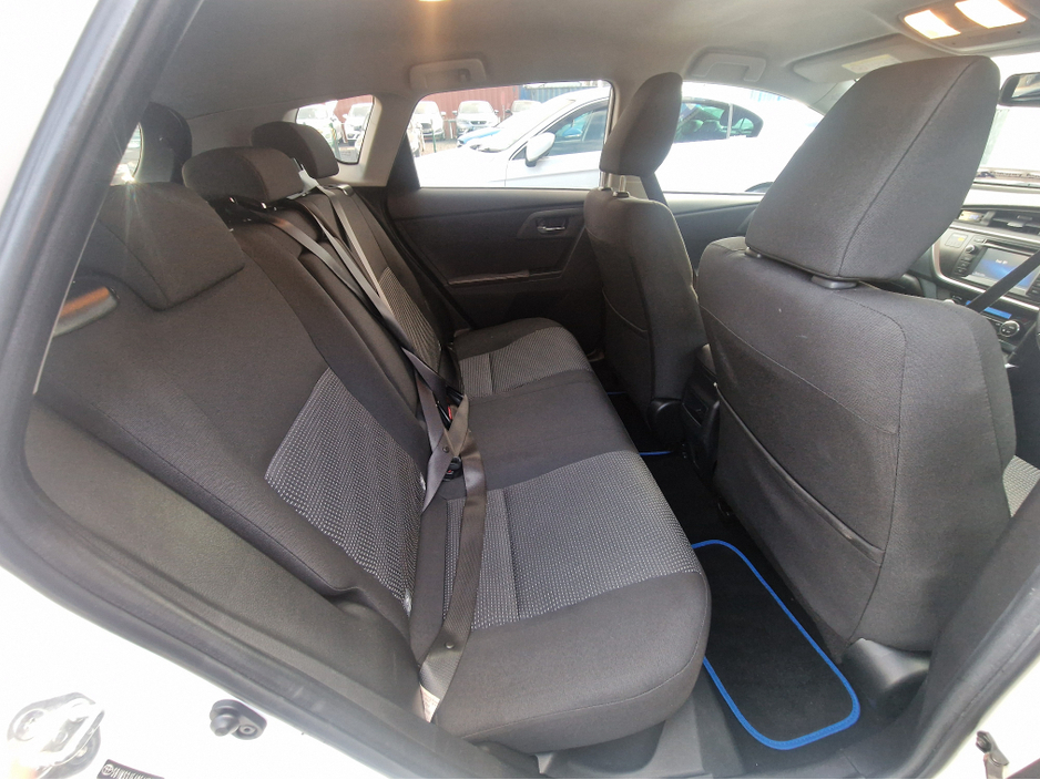 2014 Toyota Auris - image 26