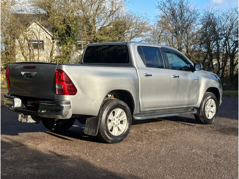 2018 Toyota Hilux - image 9