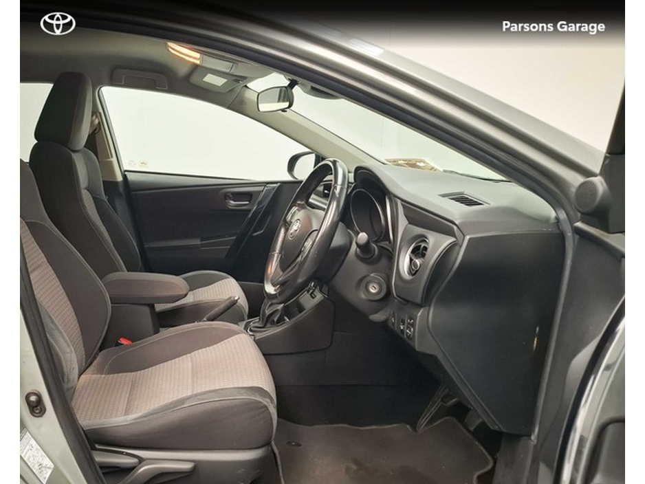 2018 Toyota Auris - image 8