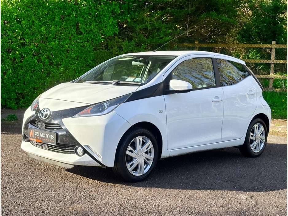 2016 Toyota Aygo - image 3