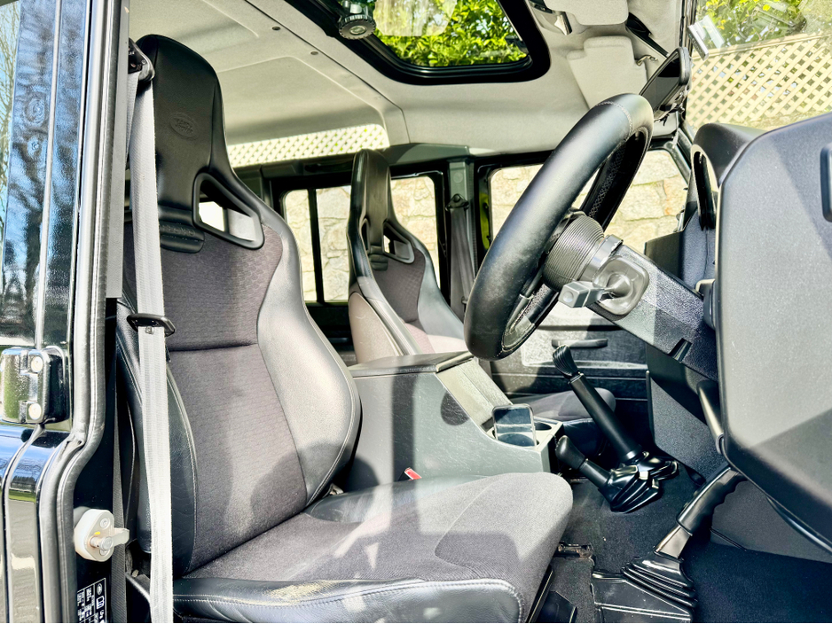 2011 Land Rover Defender - image 16