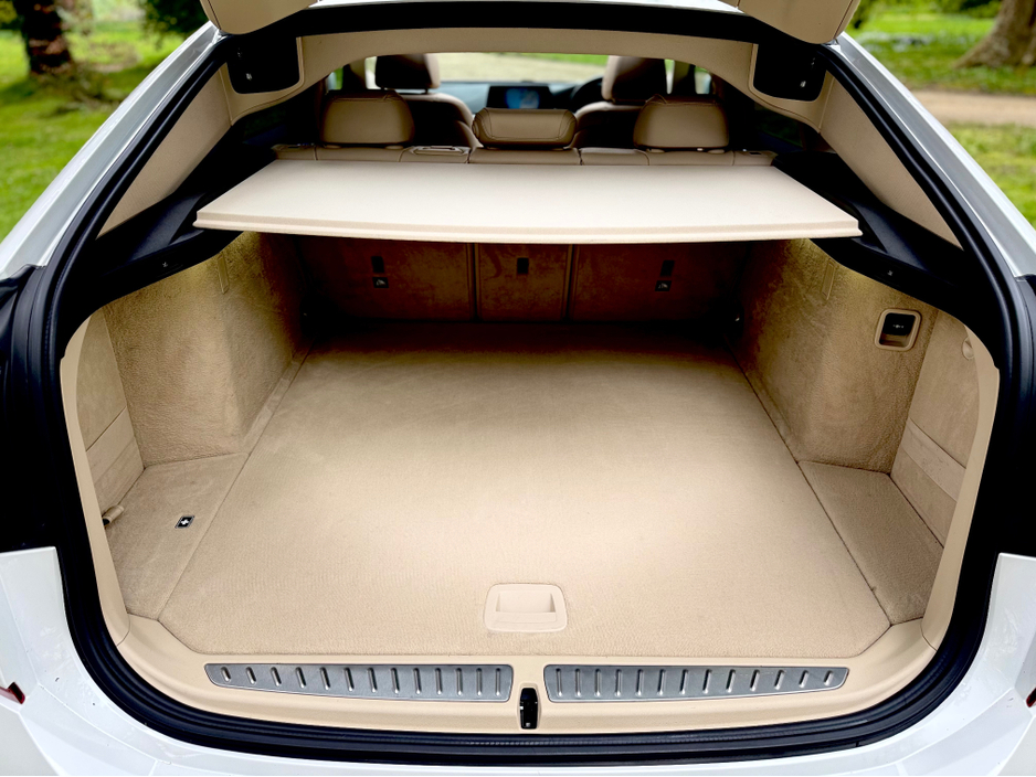 2018 BMW 6 Series - image 12