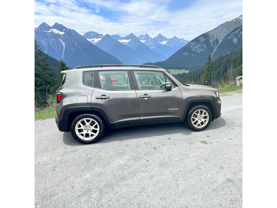 2019 Jeep Renegade - image 9